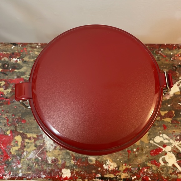 Tim Hortons Limited Edition Skating Pond Collectors Series #003 Tin Canister - Picture 6 of 12